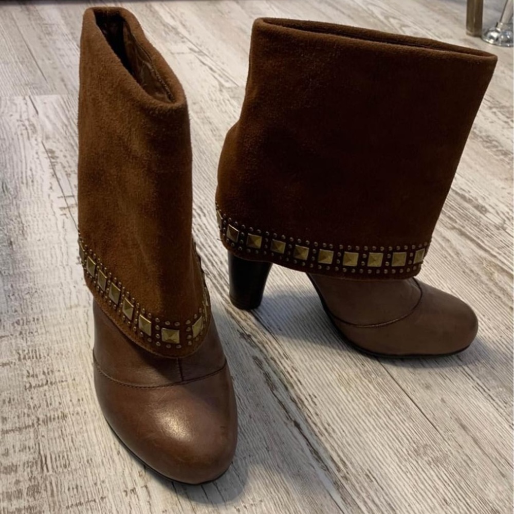 Women’s Very Volatile camel brown leather ankle boots with studs, size 6